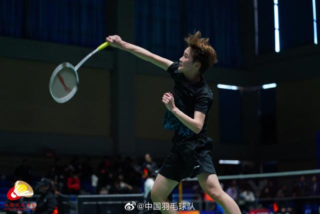 包括拐杖 包括拐杖