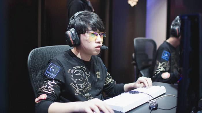 在绿茵场上 在绿茵场上