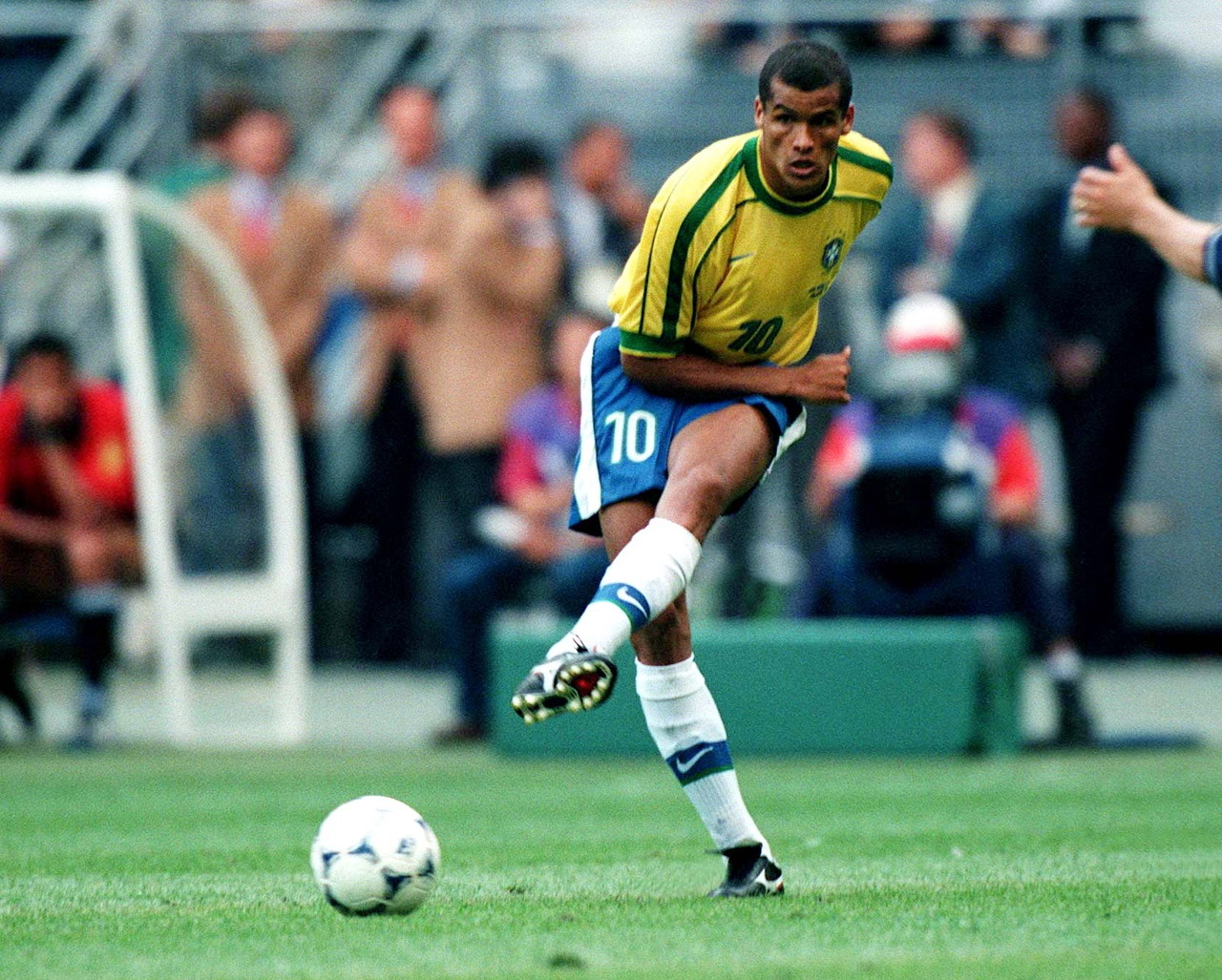 压力下的发 压力下的发